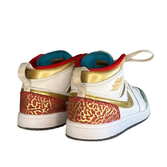 Air Jordan 1 Mid Sneaker School NC to Chicago (GS) Sneakers 1.5Y - Picture 3 of 6